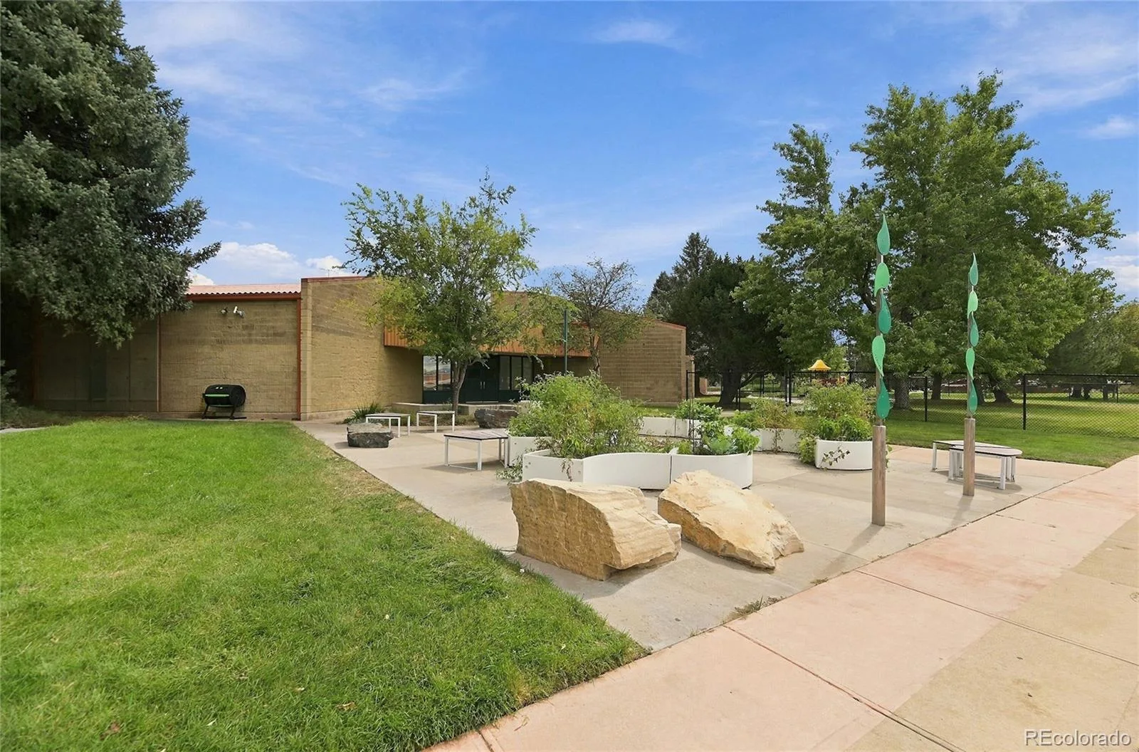 5292 Scranton Street Denver CO 80239 | MLS #REC9336695 09302026095342 1600 40