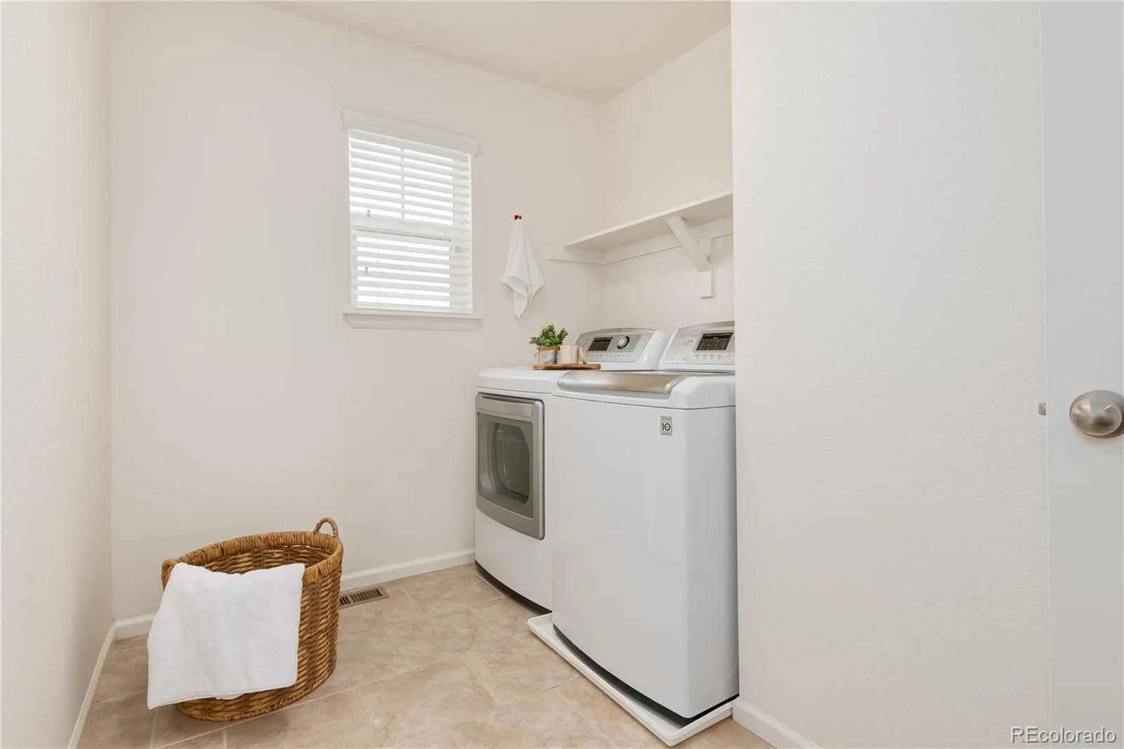16683 Compass Way Broomfield CO 80023 | MLS #REC9340330 06302026183737 1600 27