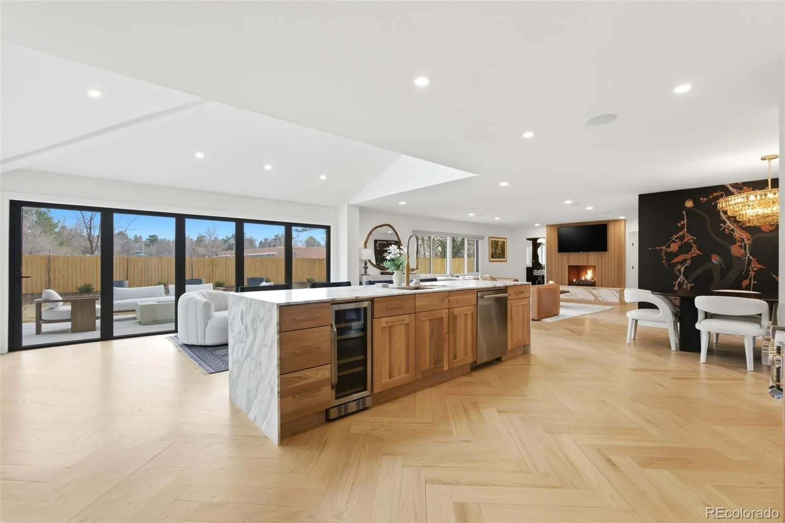 04112026162047 1600 8