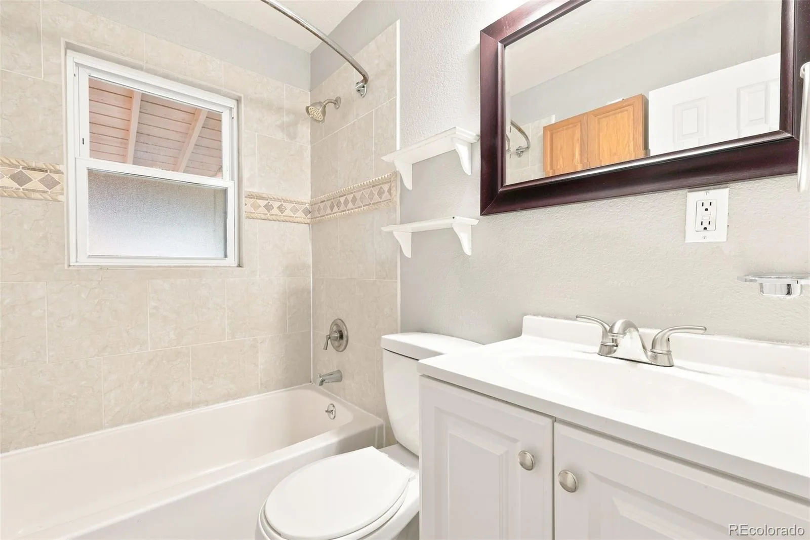 1945 Oakland Street Aurora CO 80010 | MLS #REC9348740 10082026230155 1600 8