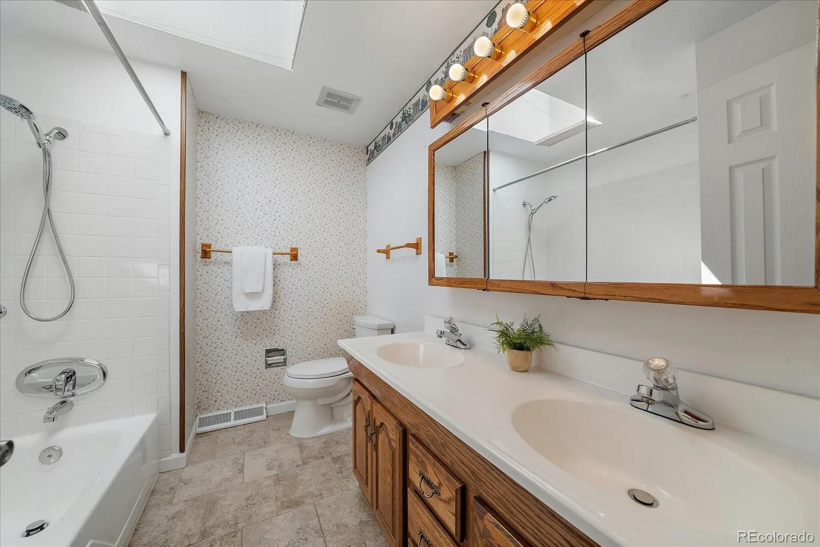 13582 W Dakota Avenue Lakewood CO 80228 | MLS #REC9354333 09272026043419 1600 19