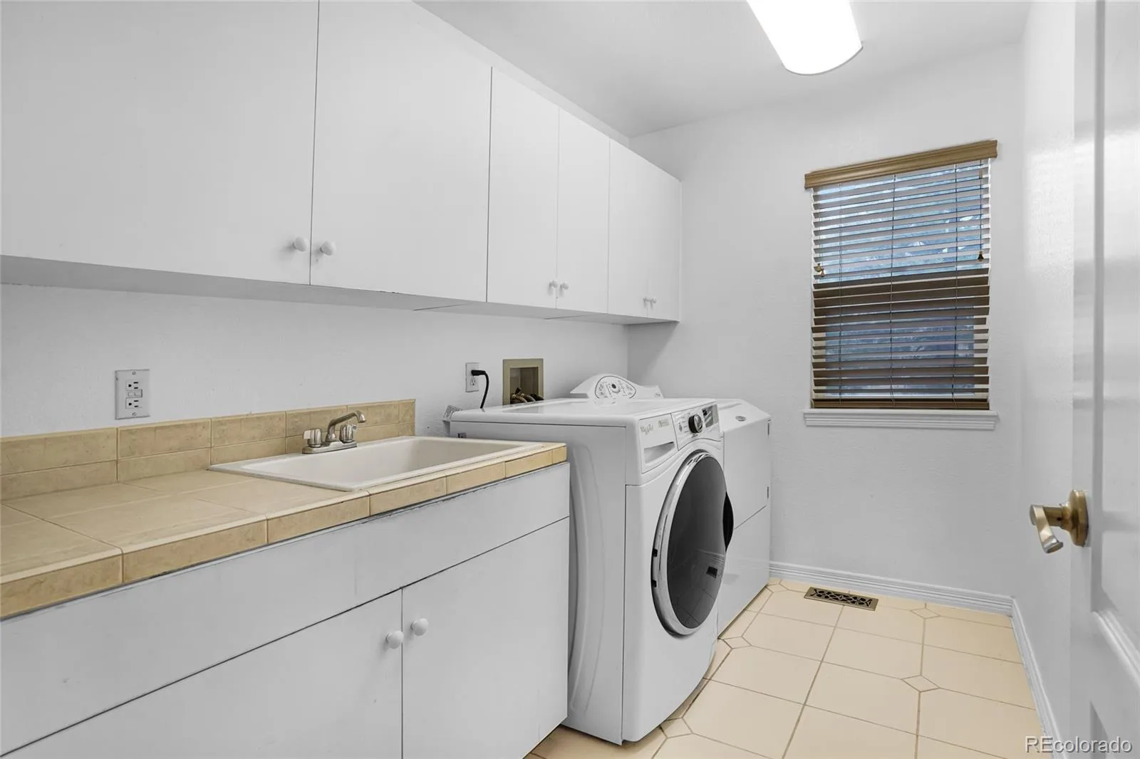 8691 E Hawaii Drive Denver CO 80231 MLS #REC9359025 06082026211901 1600 14