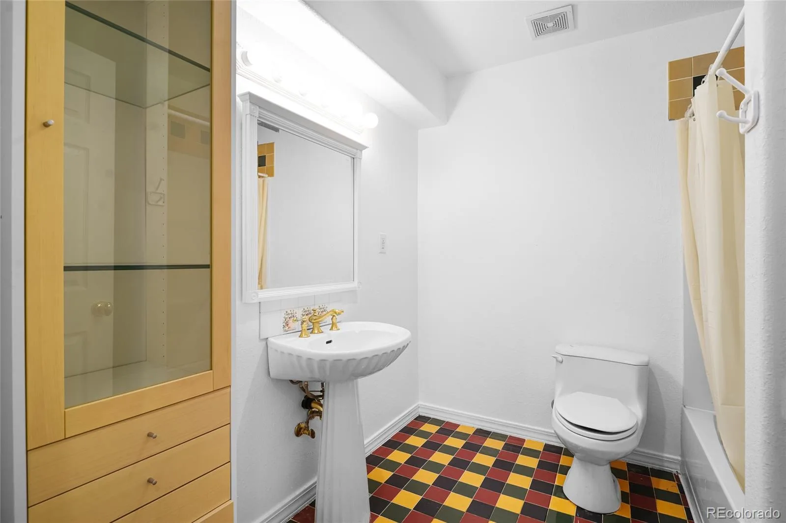 8691 E Hawaii Drive Denver CO 80231 MLS #REC9359025 06082026211901 1600 24