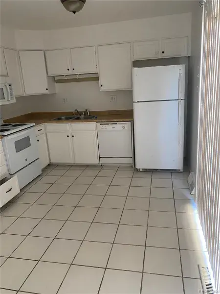 1321 Sable Boulevard Aurora CO 80011 | MLS #REC9362514 02132026143412 800 1