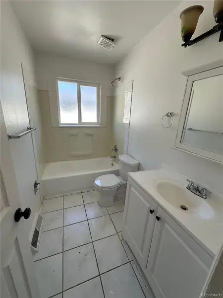1321 Sable Boulevard Aurora CO 80011 | MLS #REC9362514 02132026143412 800 10