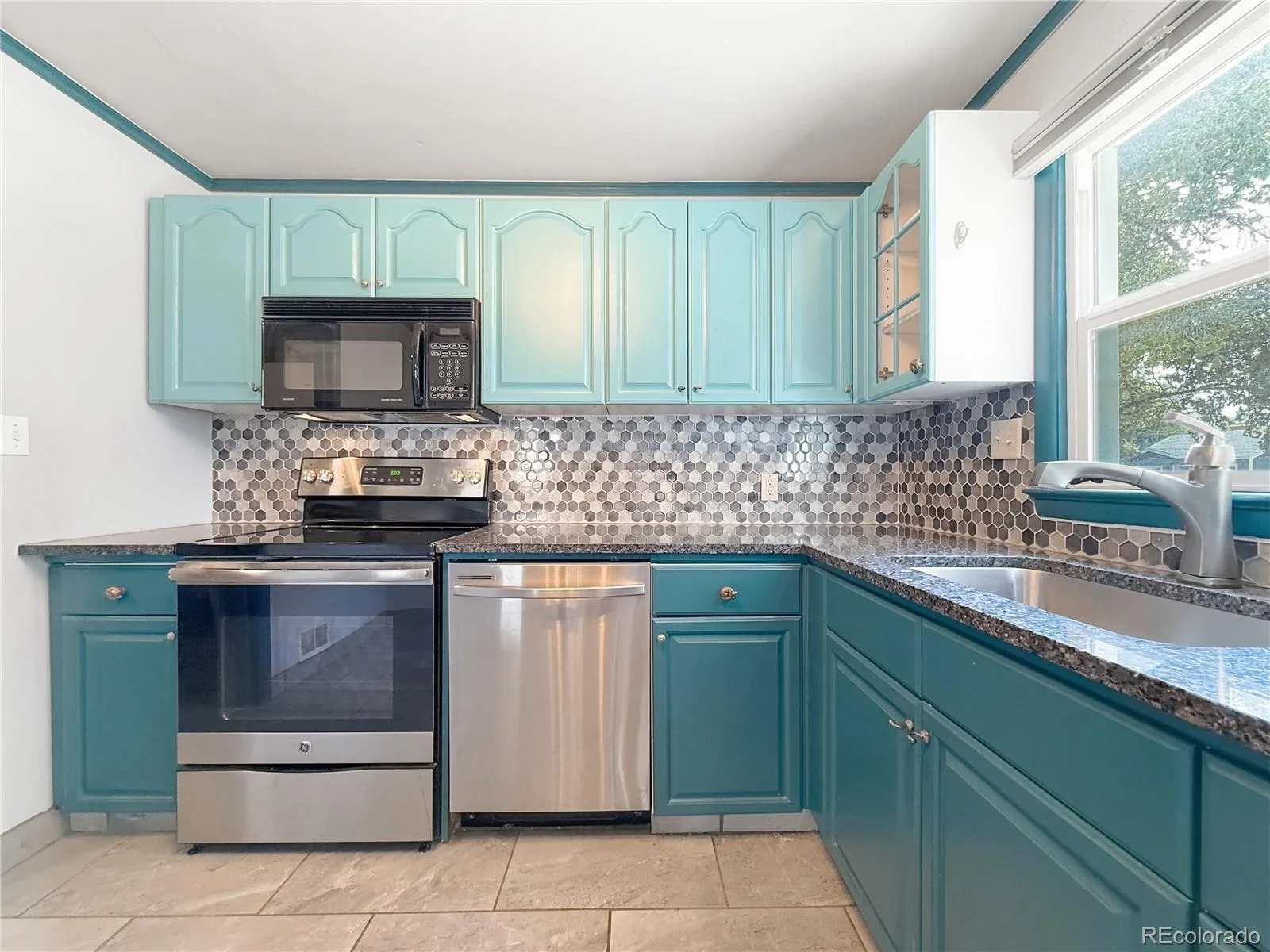 4224 S Fox Street Englewood CO 80110 | MLS #REC9363568 08122026152747 1600 2