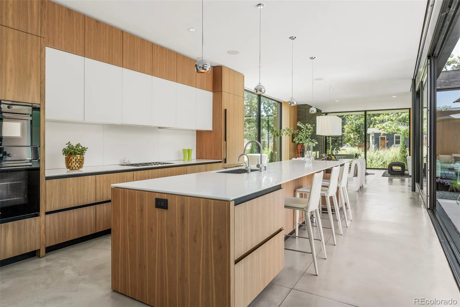 04112026172149 1600 10