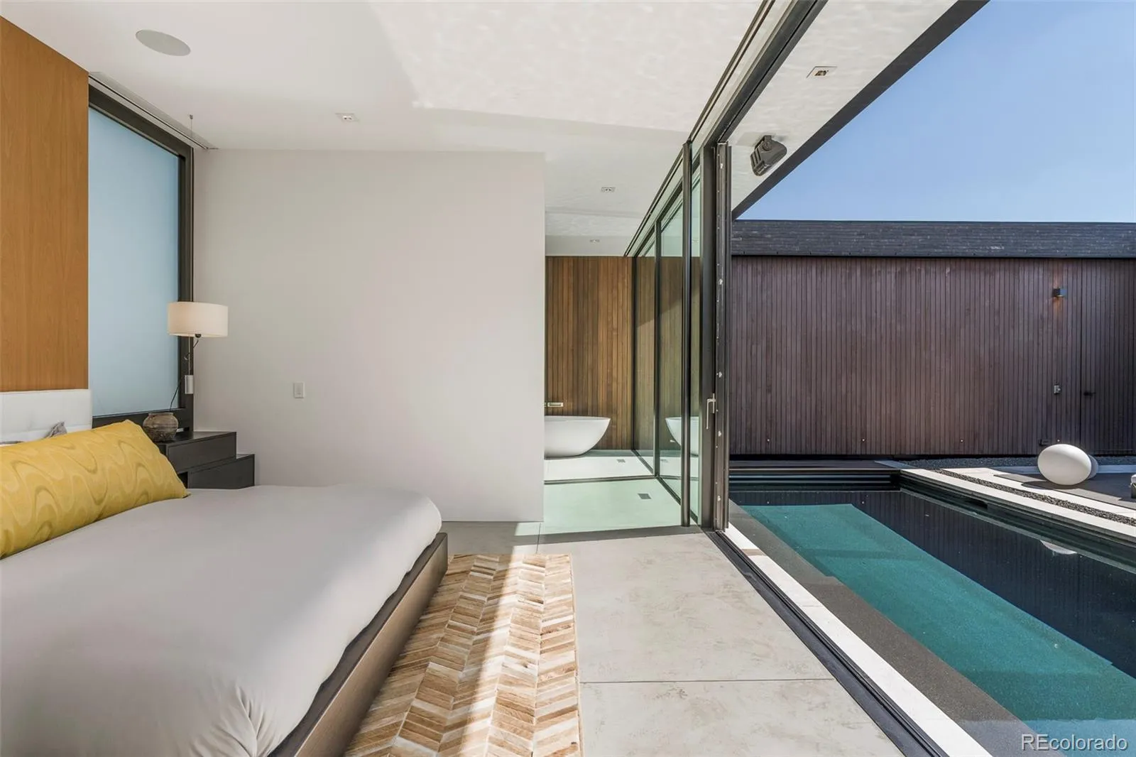 04112026172149 1600 11