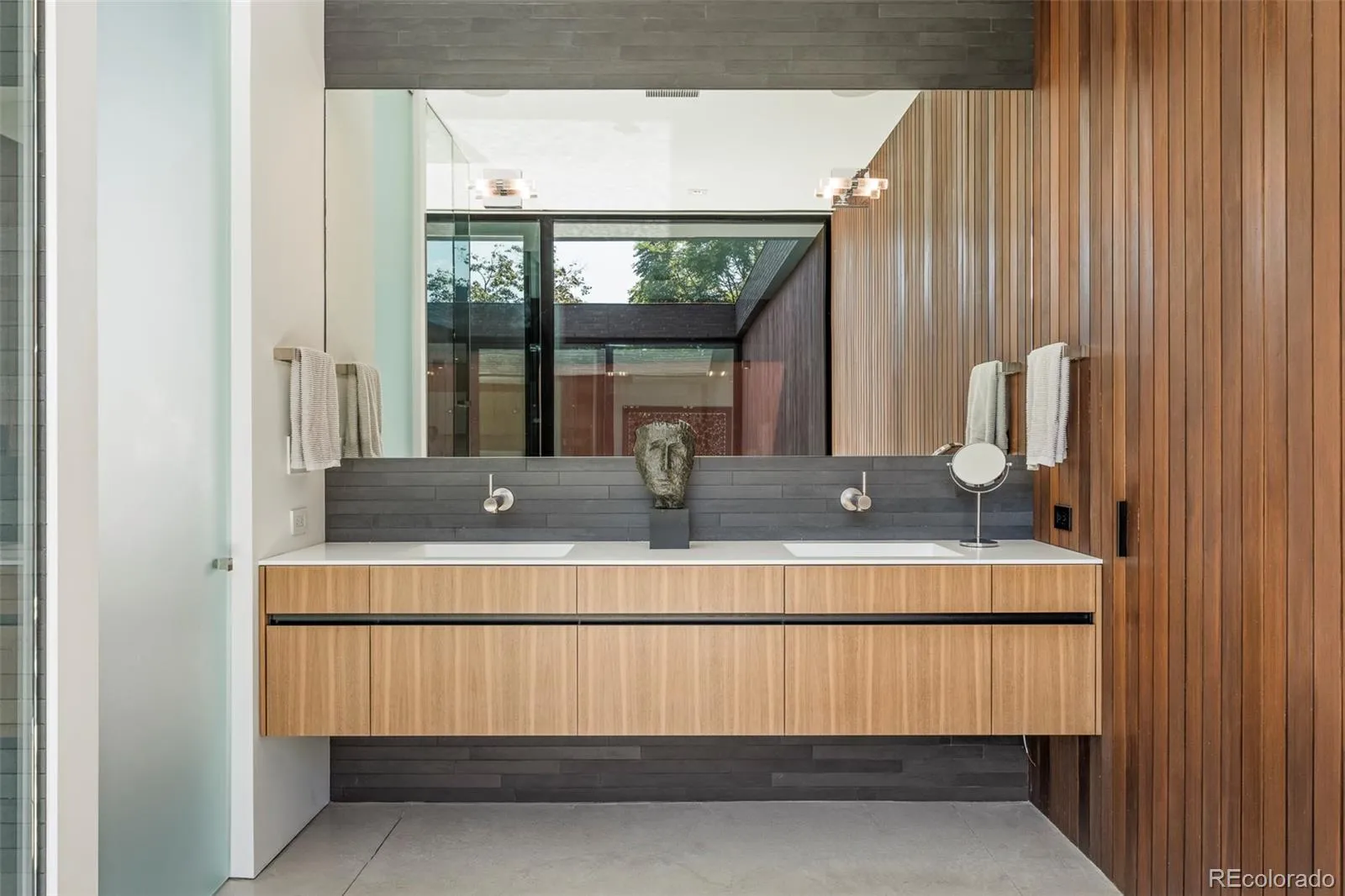 04112026172149 1600 14