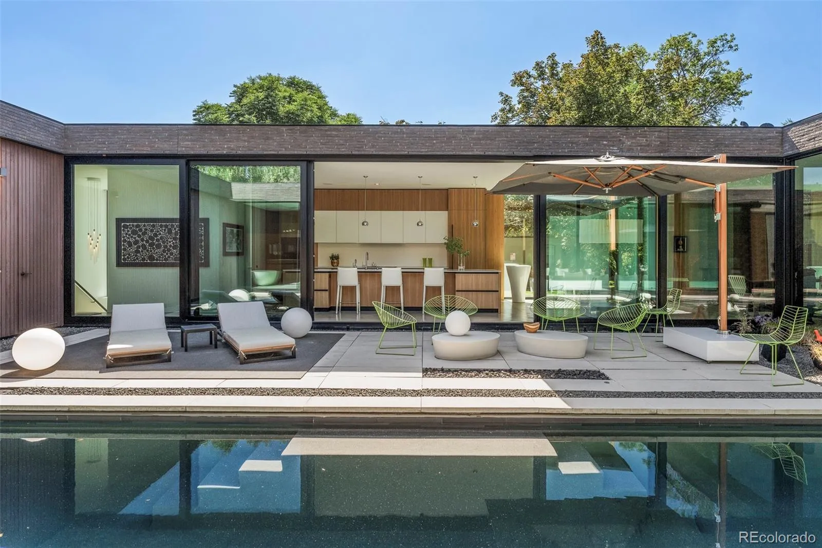 04112026172149 1600 24