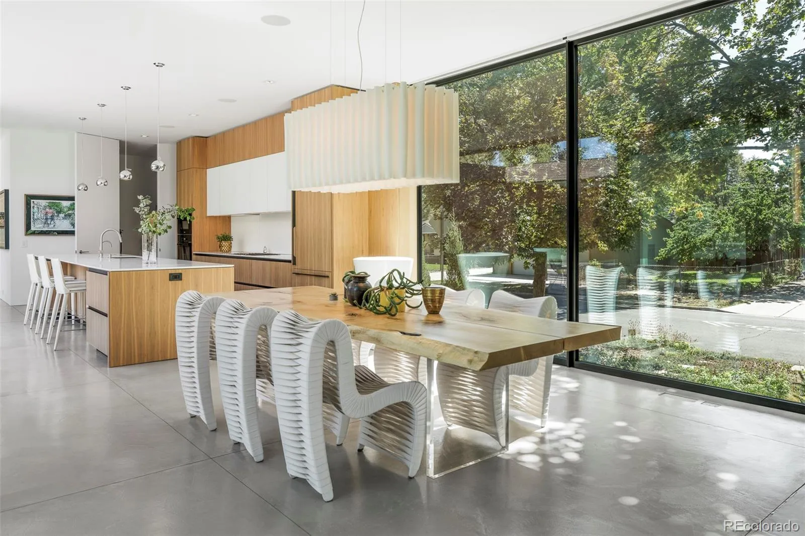 04112026172149 1600 8