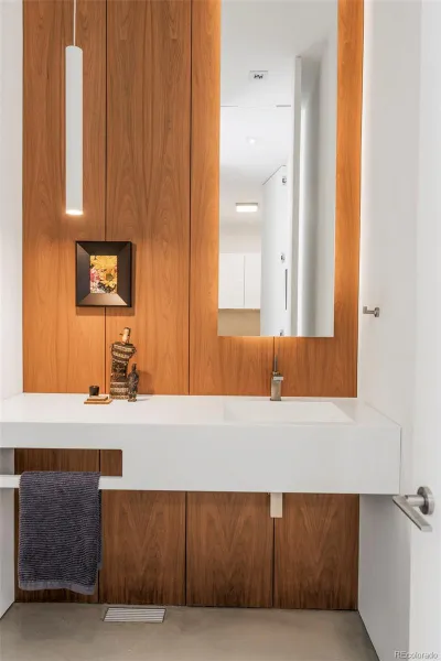 04112026172149 800 17