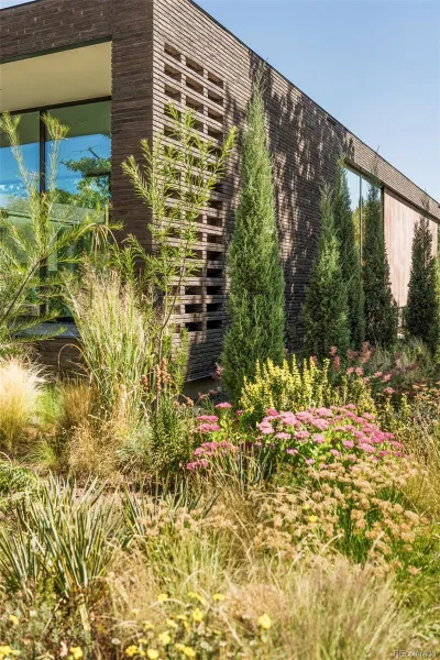 04112026172149 800 3