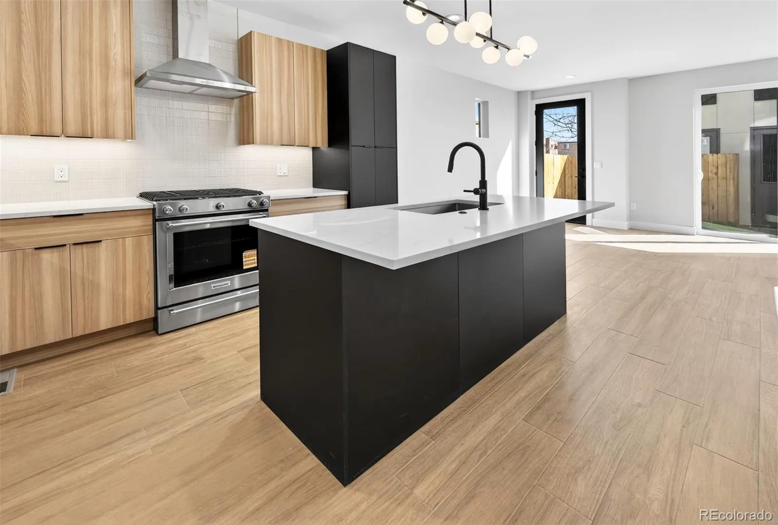 04212026232010 1600 10