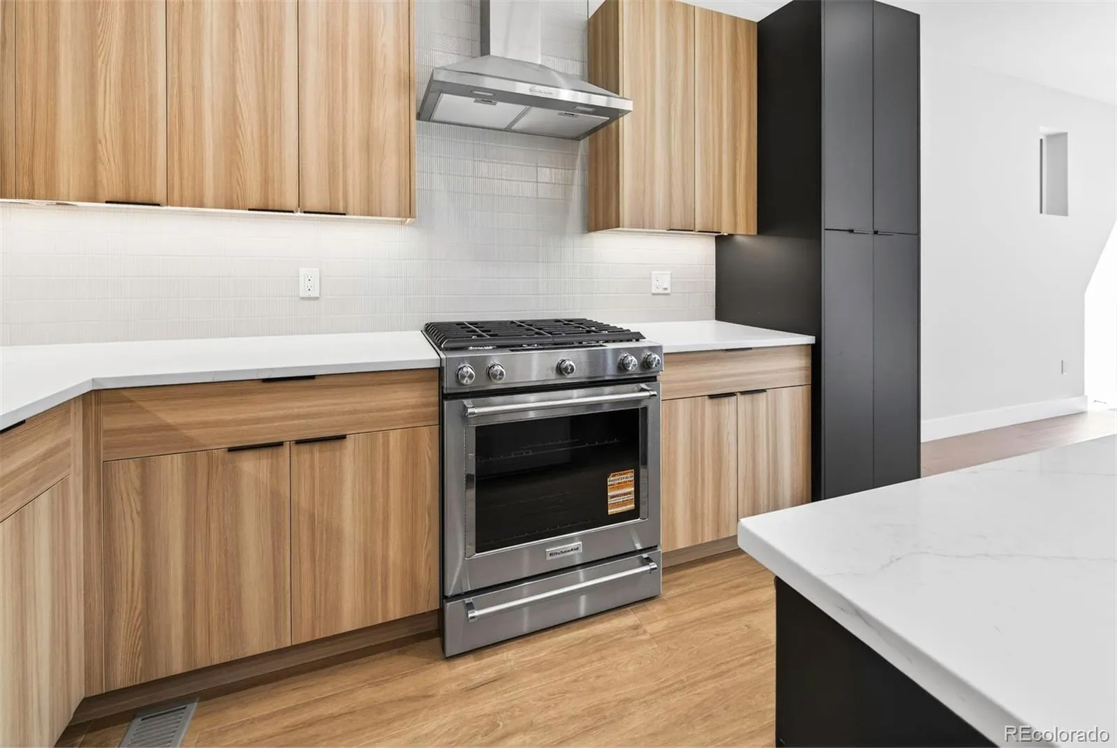 04212026232010 1600 12