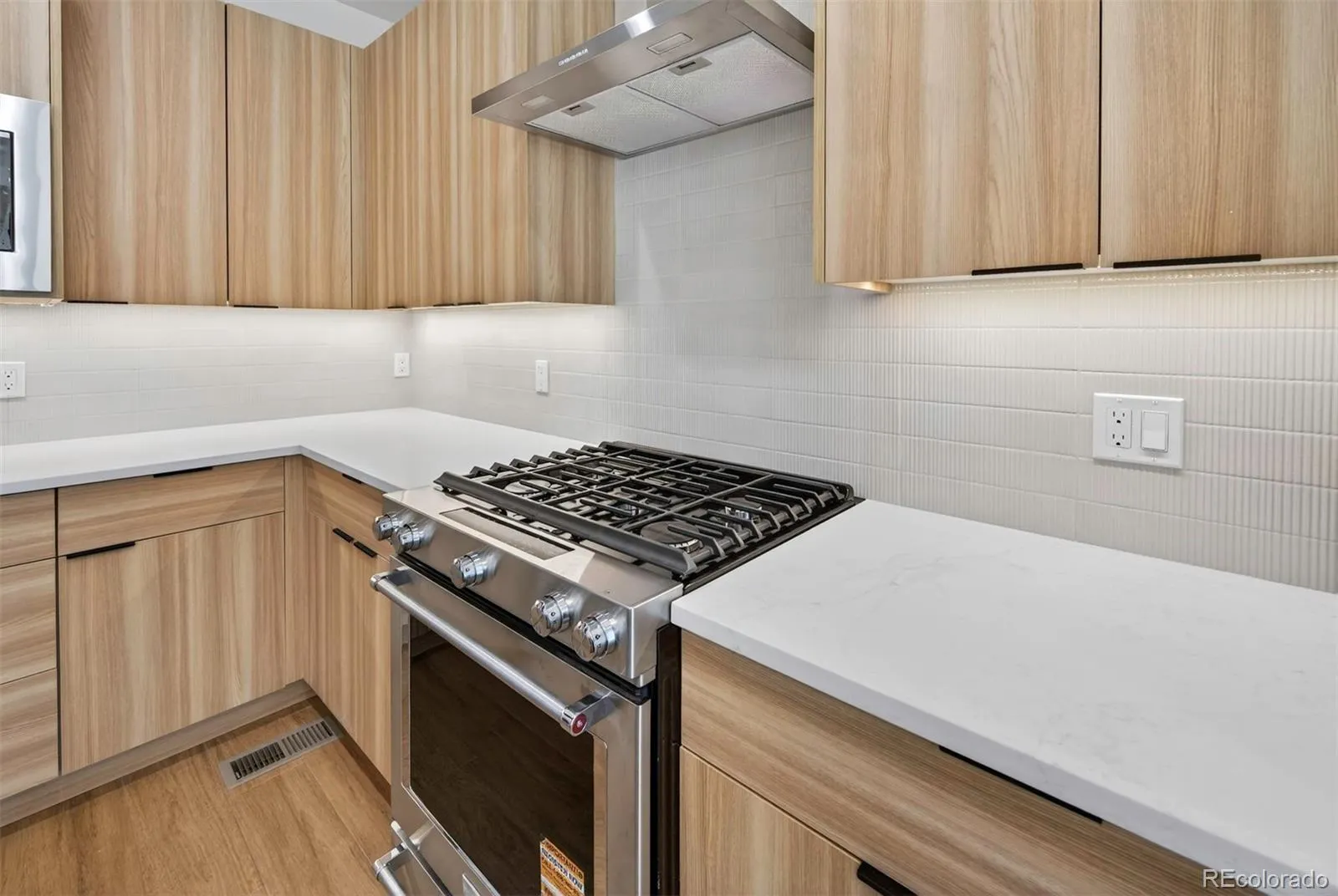 04212026232010 1600 13