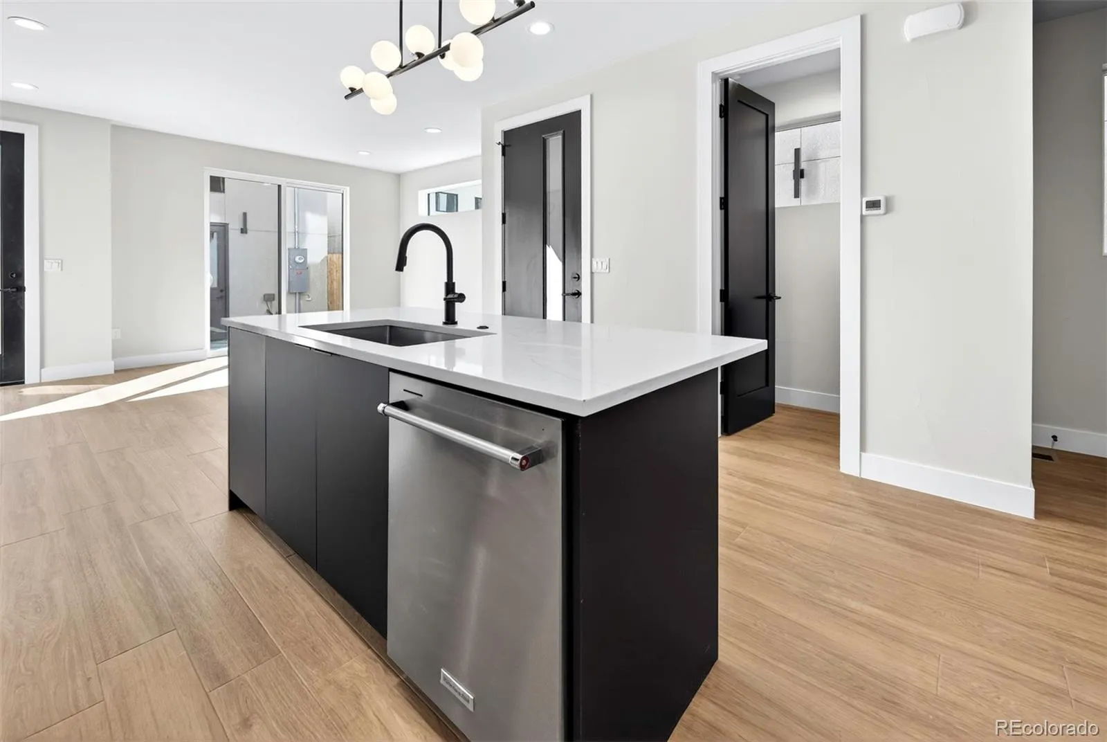 04212026232010 1600 14