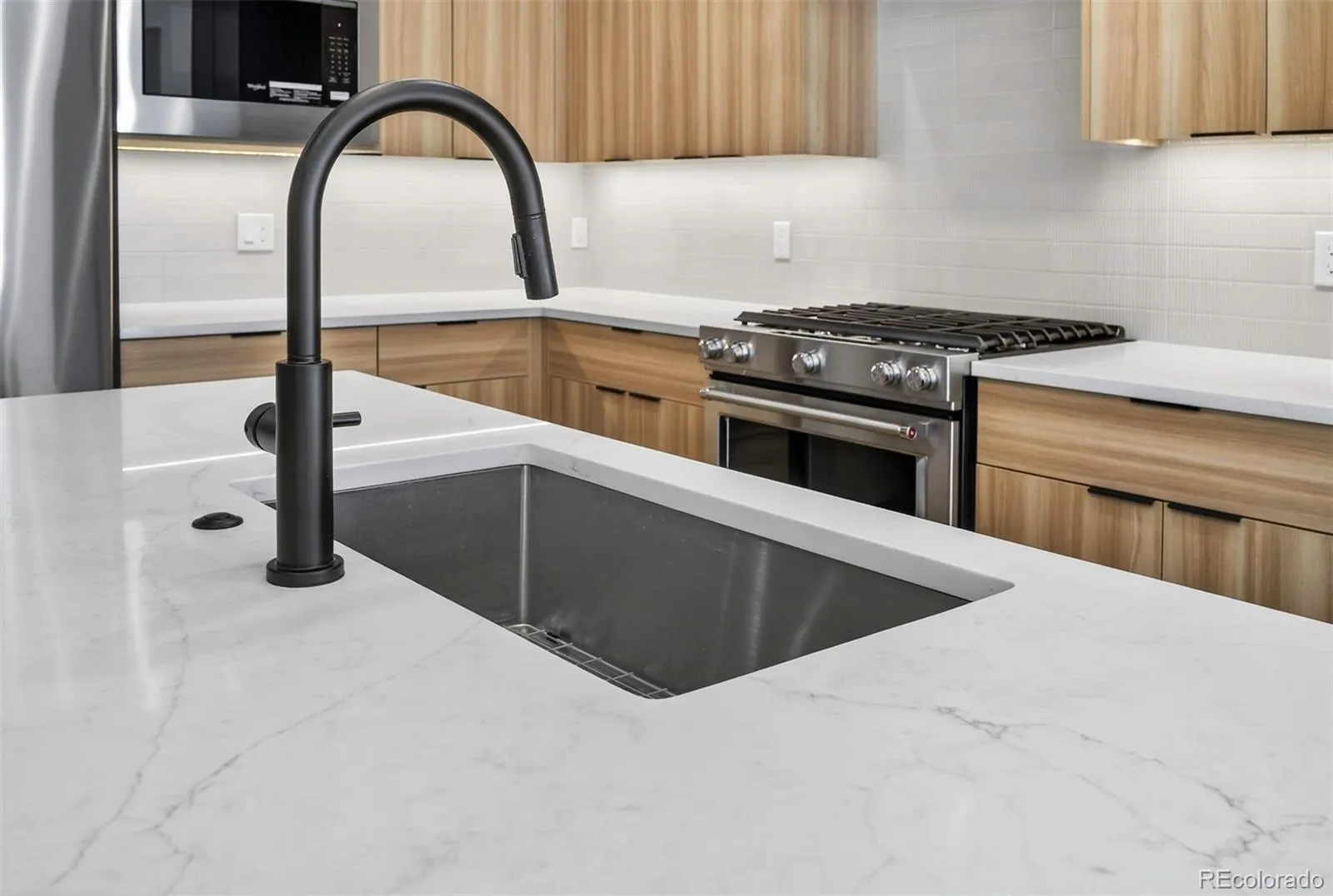 04212026232010 1600 15