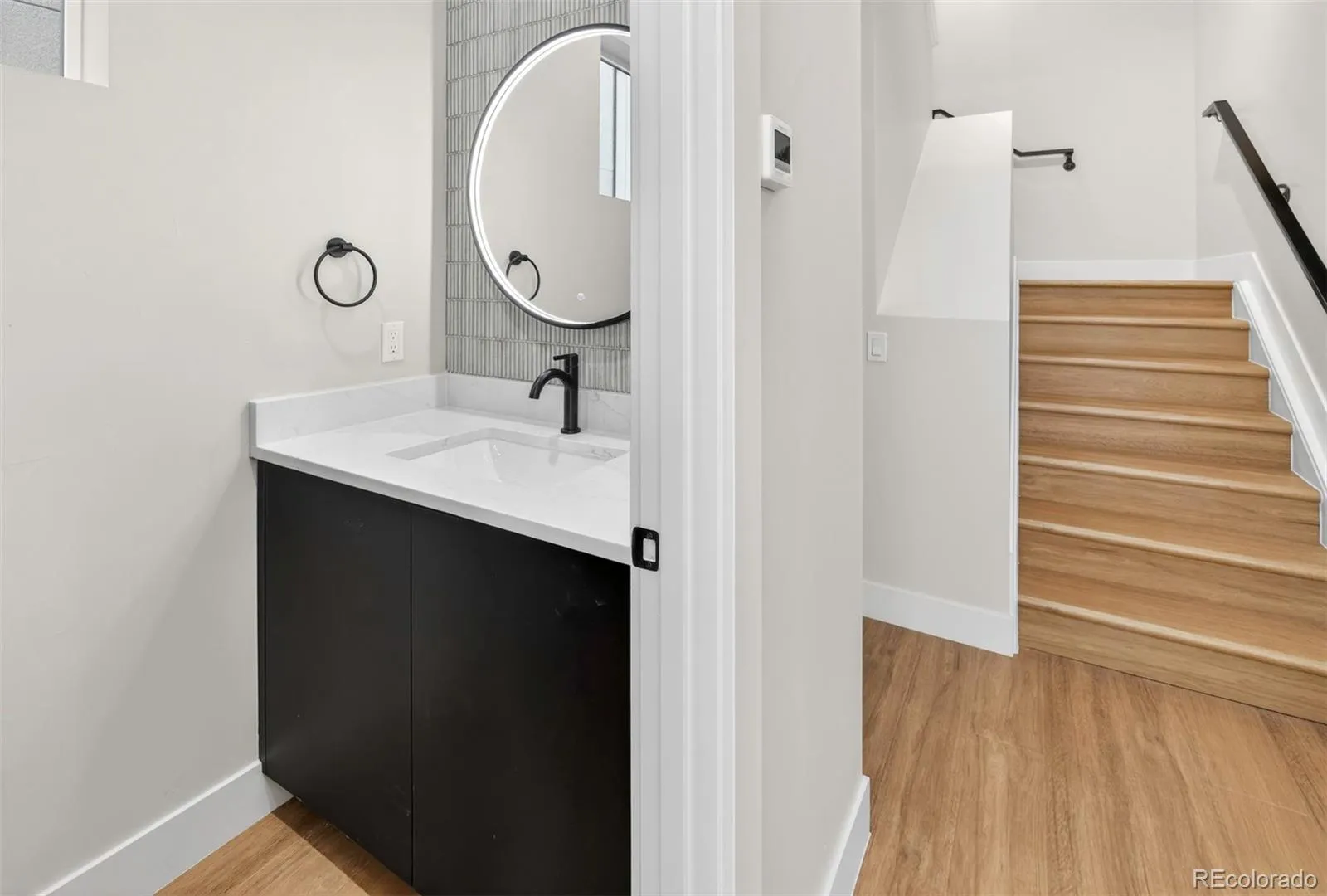 04212026232010 1600 16