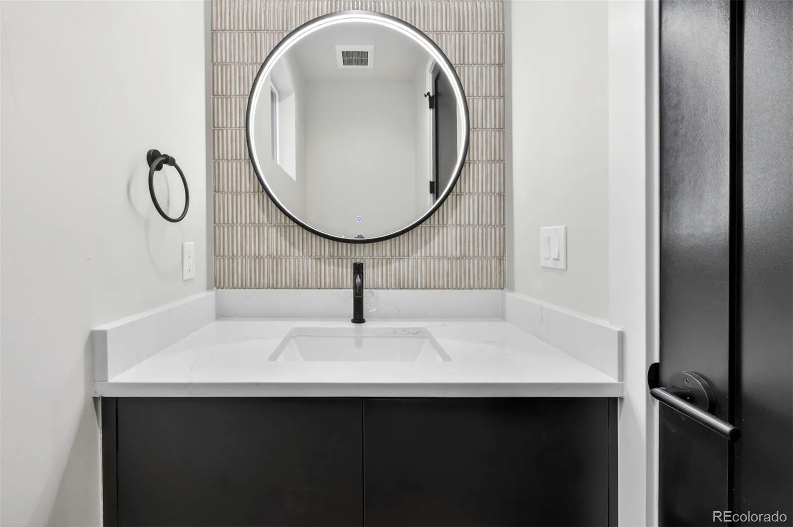 04212026232010 1600 17