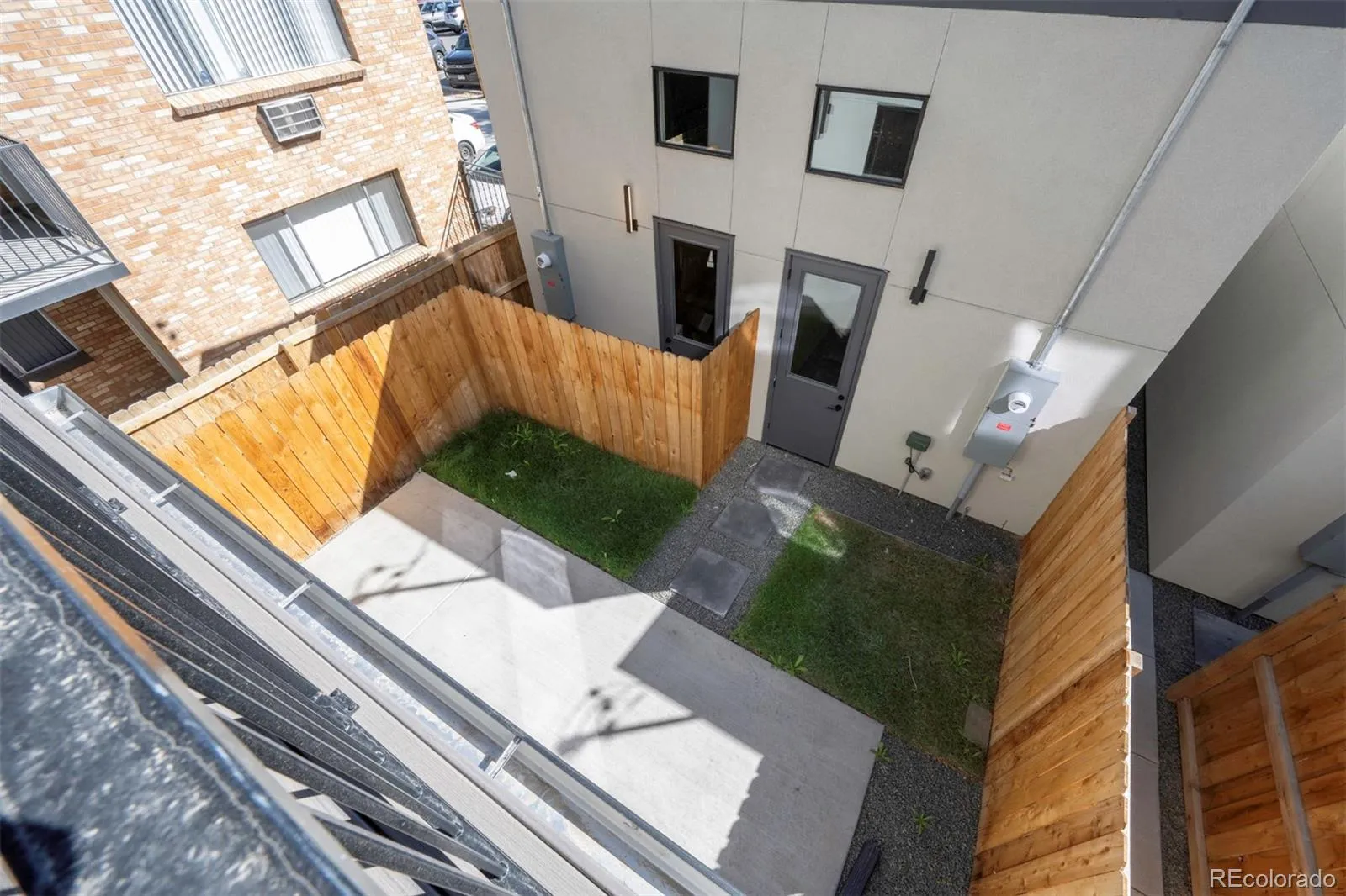 04212026232010 1600 22