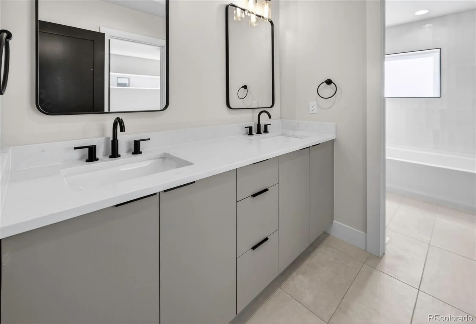 04212026232010 1600 31