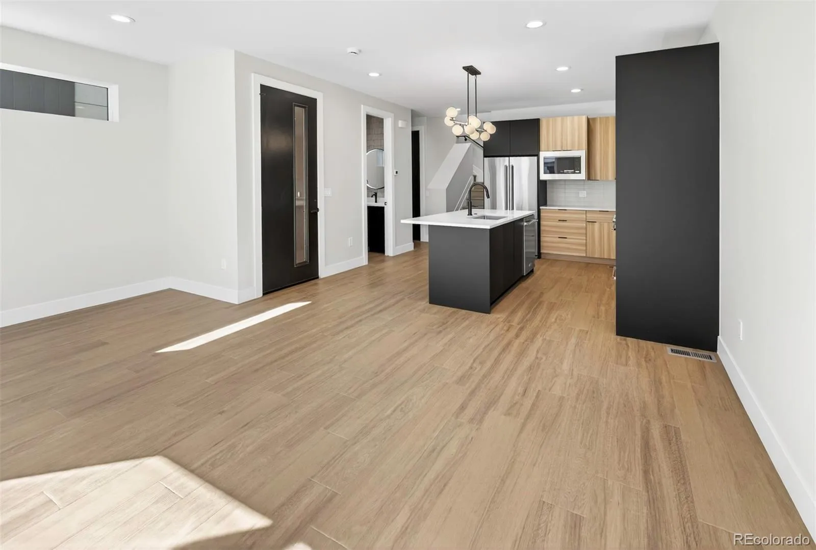 04212026232010 1600 6