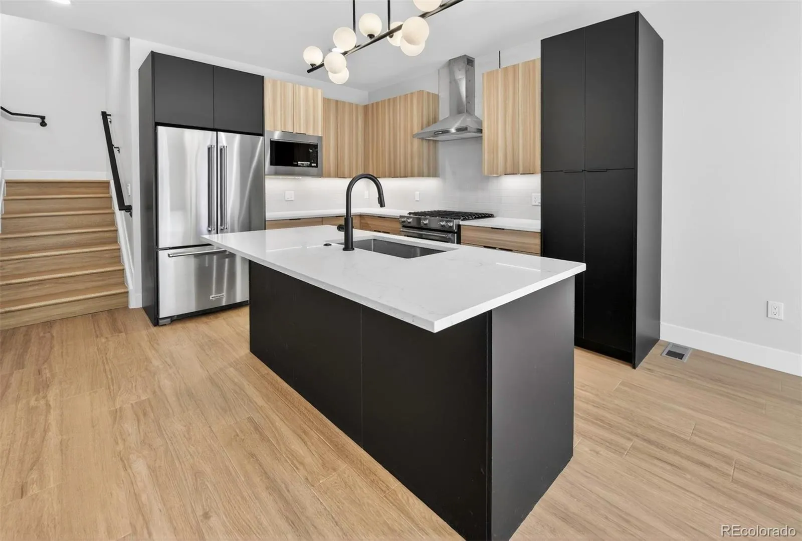 04212026232010 1600 7