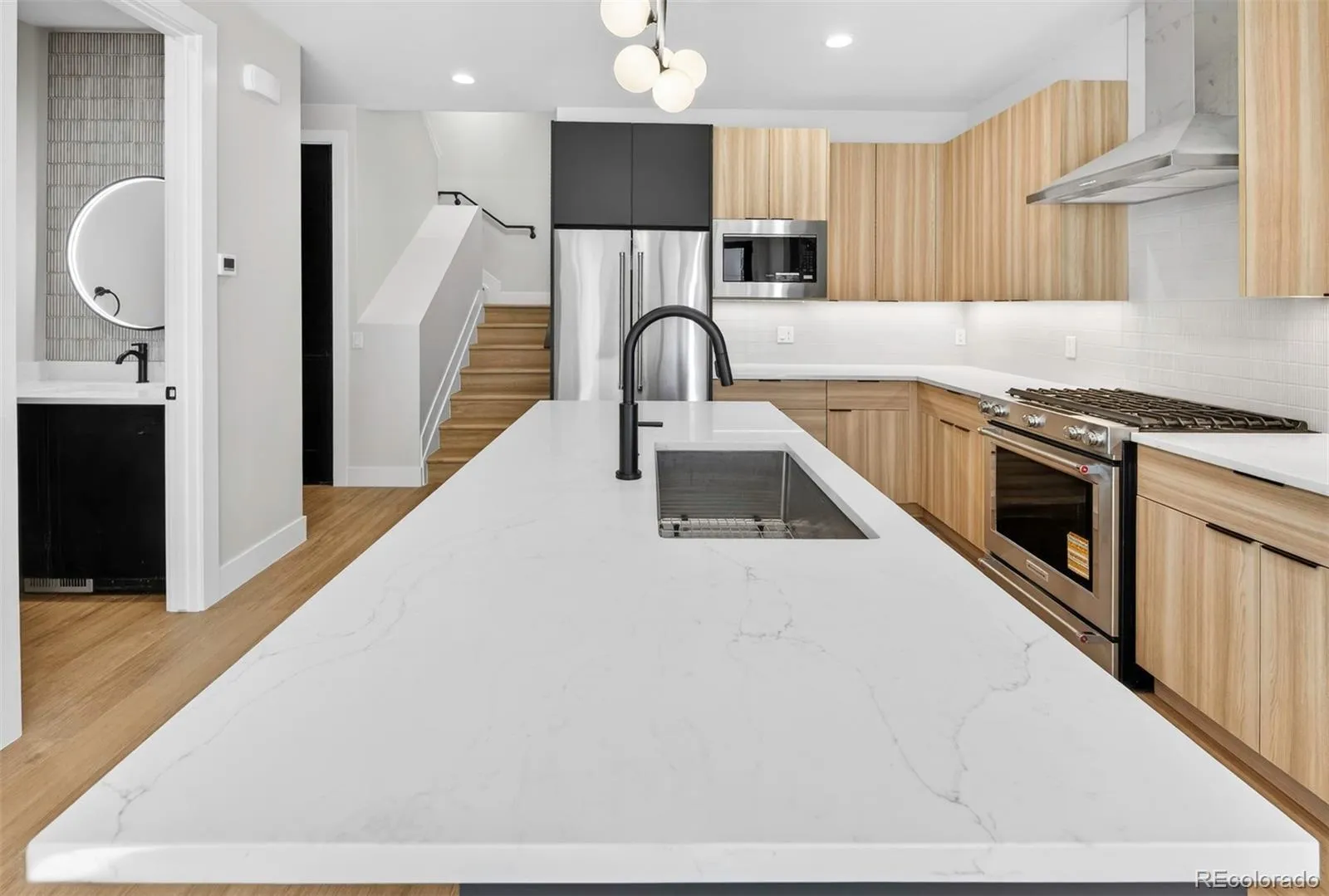 04212026232010 1600 8