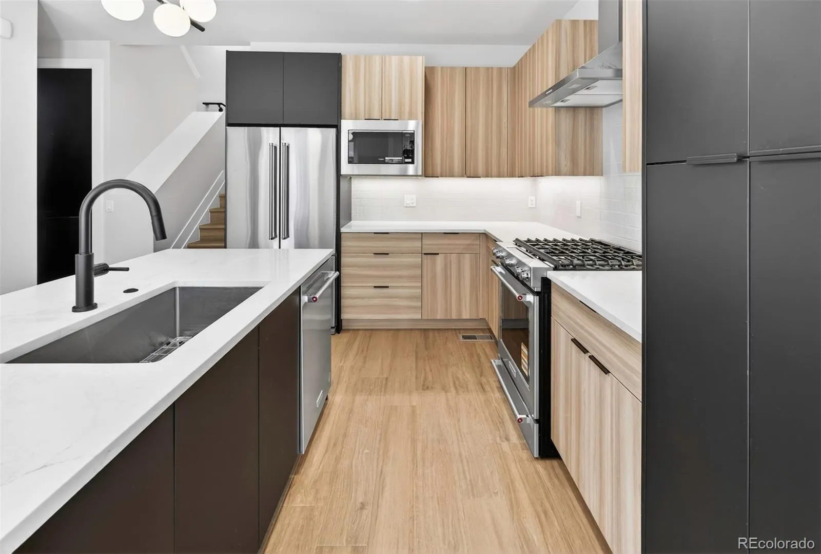 04212026232010 1600 9