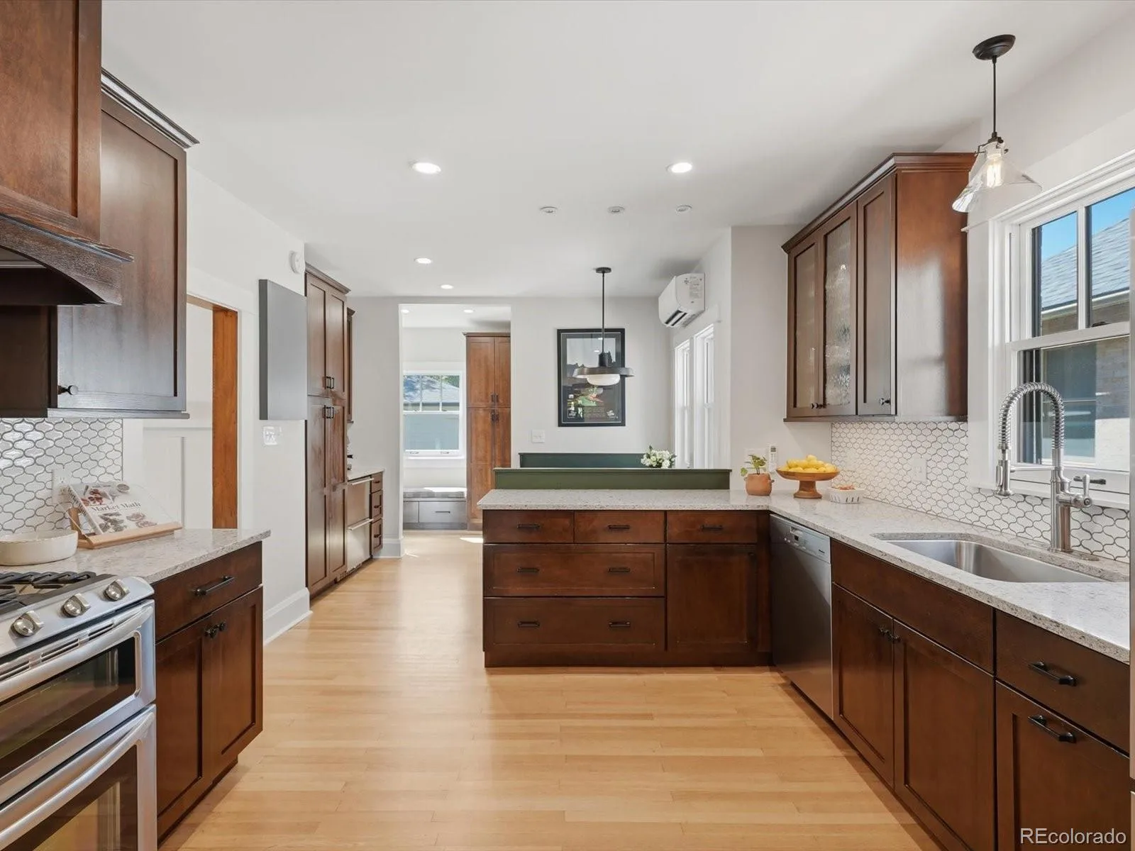 2307 Grape Street Denver CO 80207 | MLS #REC9381856 10152026015957 1600 14