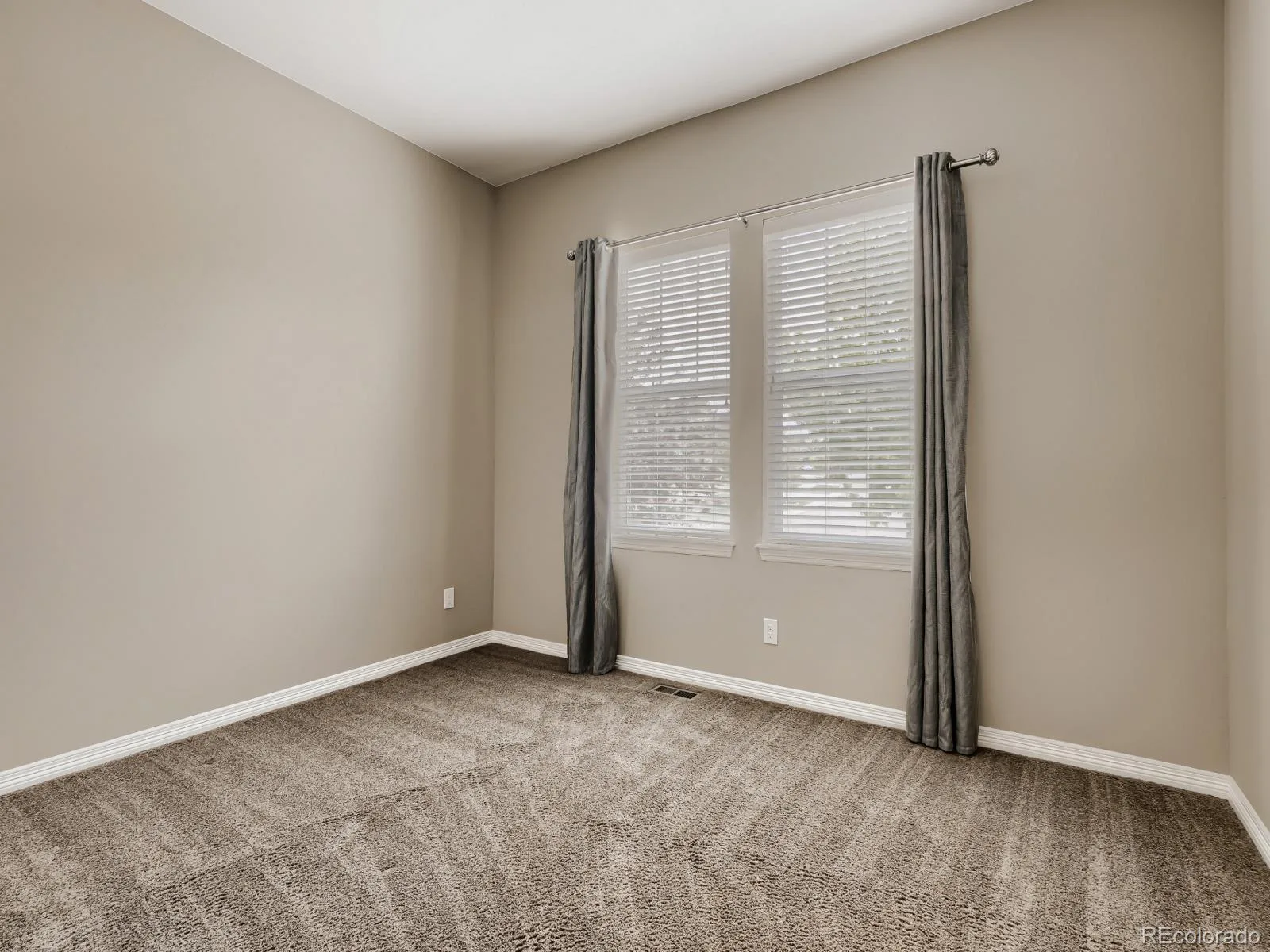 8450 S Biloxi Court Aurora CO 80016 | MLS #REC9388603 08042026200539 1600 18