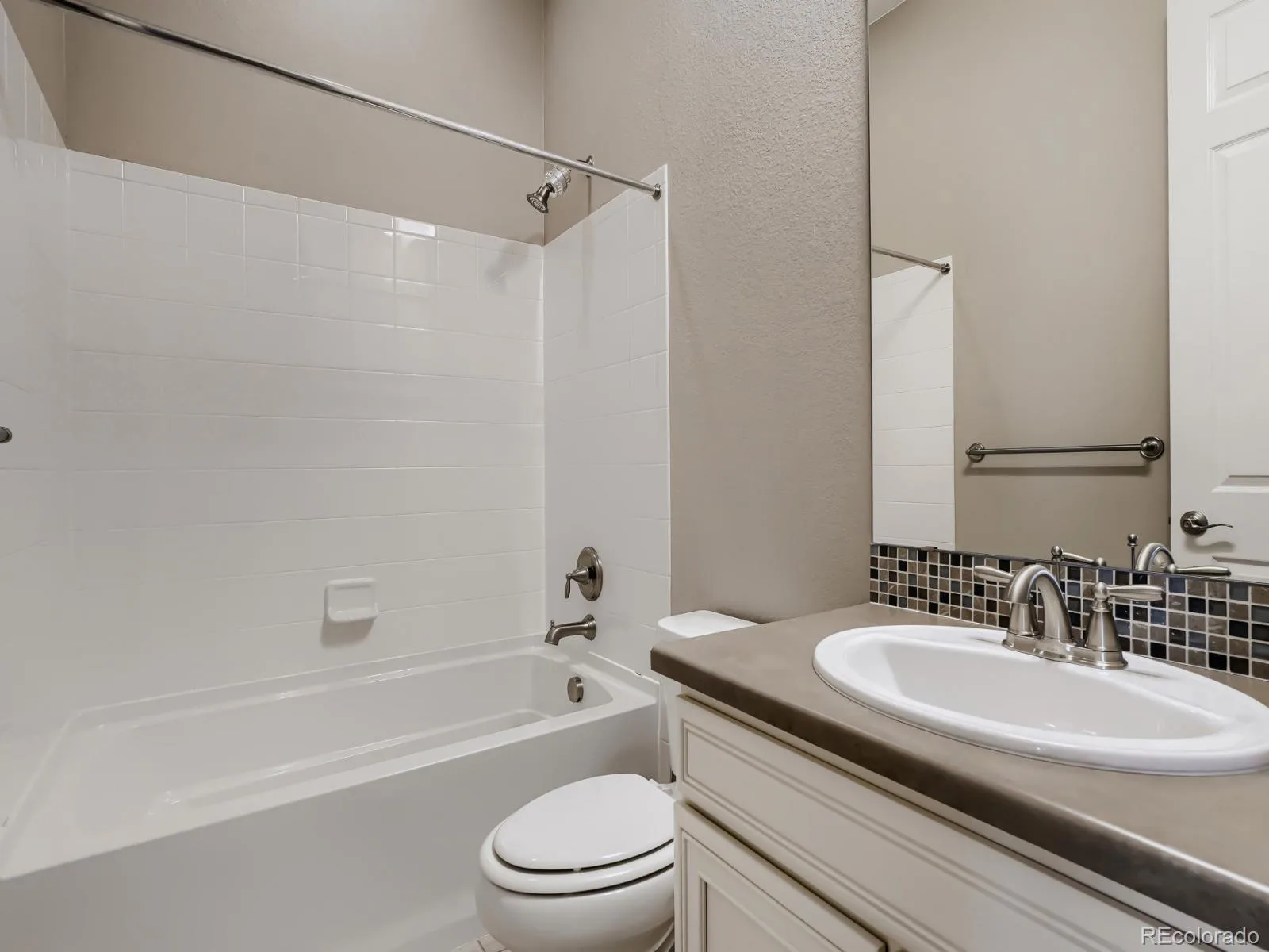 8450 S Biloxi Court Aurora CO 80016 | MLS #REC9388603 08042026200539 1600 22