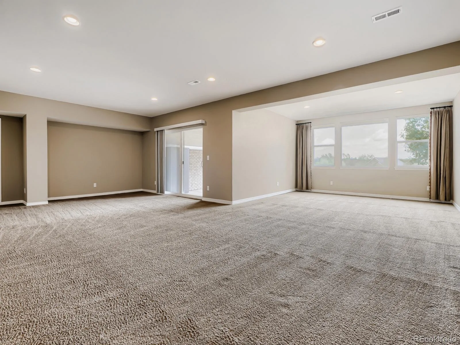 8450 S Biloxi Court Aurora CO 80016 | MLS #REC9388603 08042026200539 1600 23