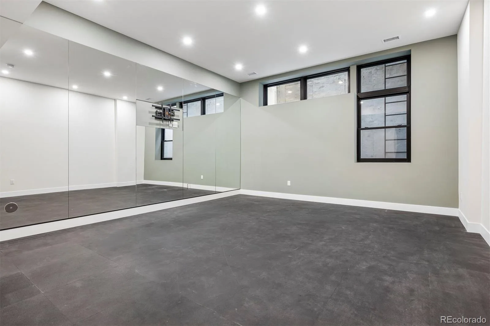 2821 E Cedar Avenue #12 Denver CO 80209 | MLS #REC9391387 08202026180755 1600 39