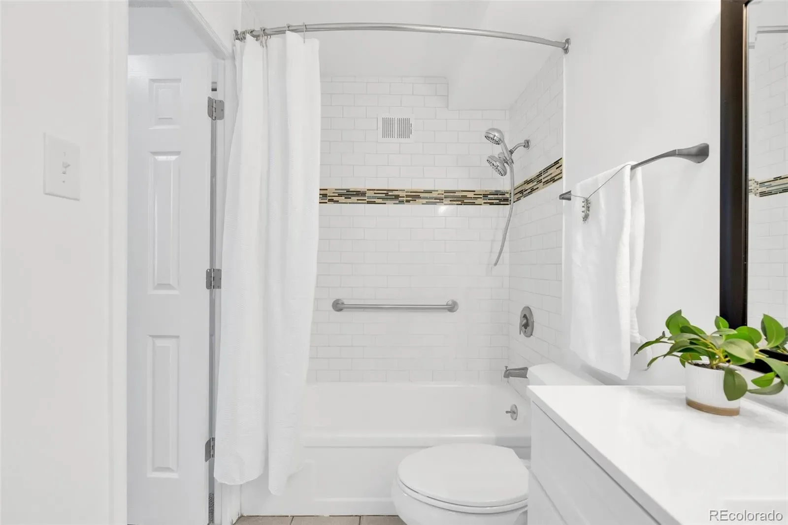 9300 E Center Avenue #7A Denver CO 80247 MLS #REC9393742 03202026225611 1600 25