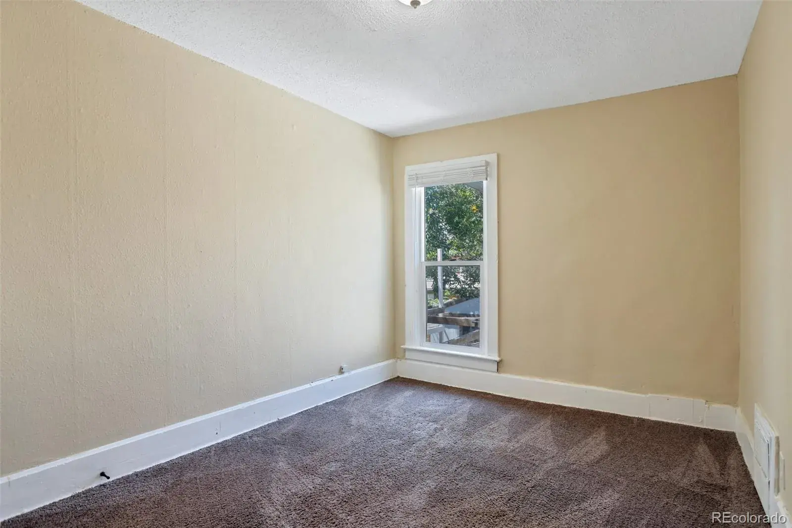 10032025001640 1600 22