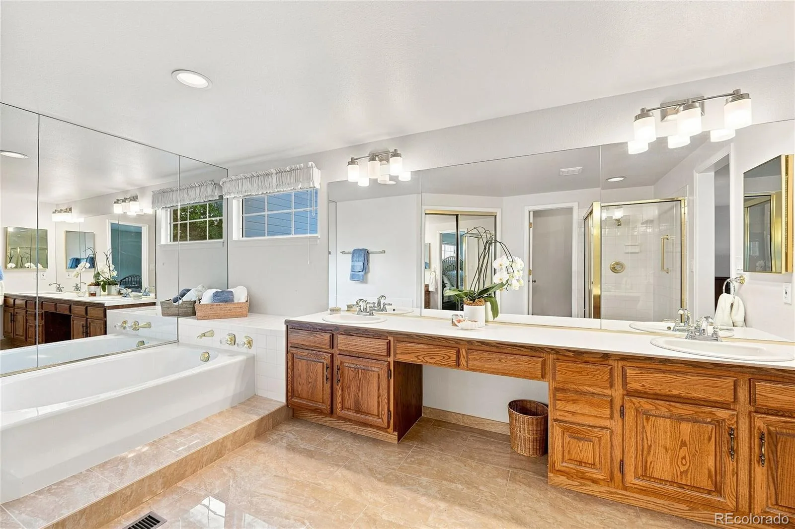 7569 S Ivanhoe Way Englewood CO 80112 | MLS #REC9399799 08112026215557 1600 25