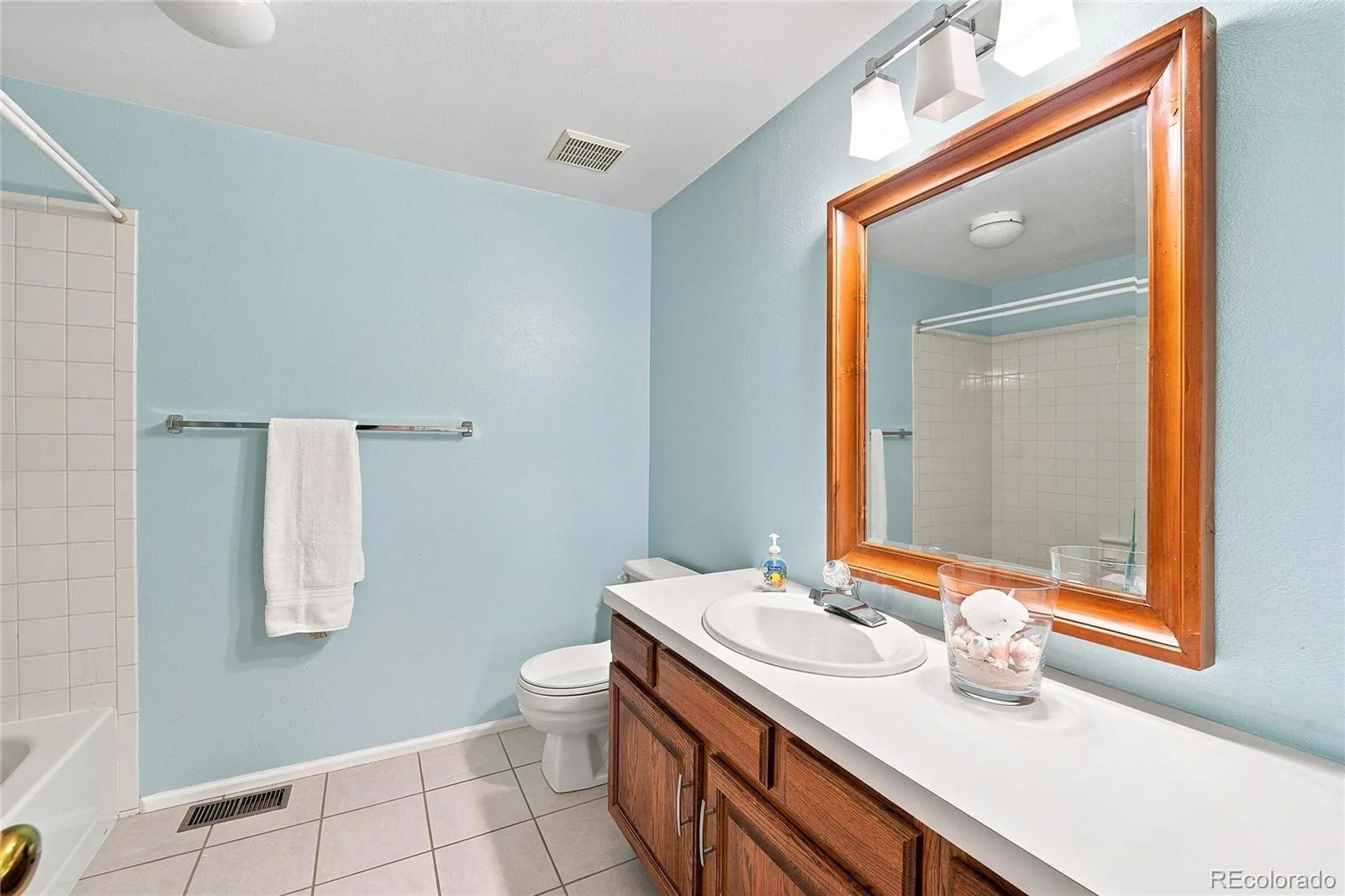 7569 S Ivanhoe Way Englewood CO 80112 | MLS #REC9399799 08112026215557 1600 28