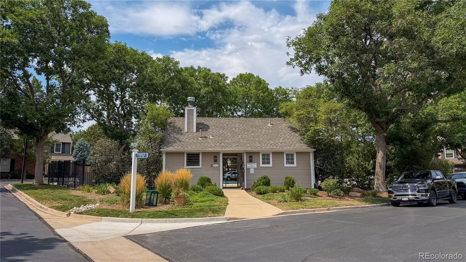 7569 S Ivanhoe Way Englewood CO 80112 | MLS #REC9399799 08112026215557 1600 34