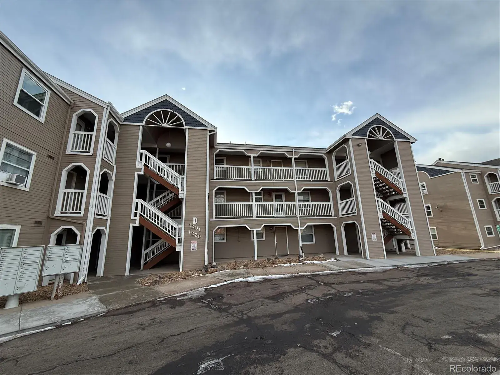 1211 S Gilbert Street Castle Rock CO 80104 | MLS #REC9402796 02142026025125 1600 25