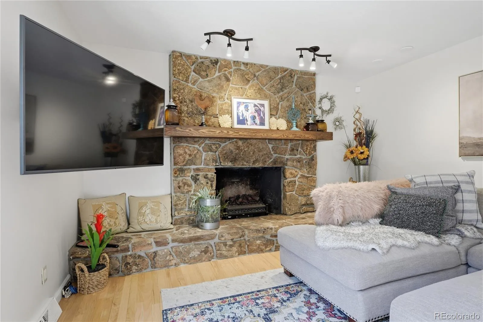 5812 S Geneva Street Greenwood Village CO 80111 MLS #REC9412196 05052026235501 1600 17