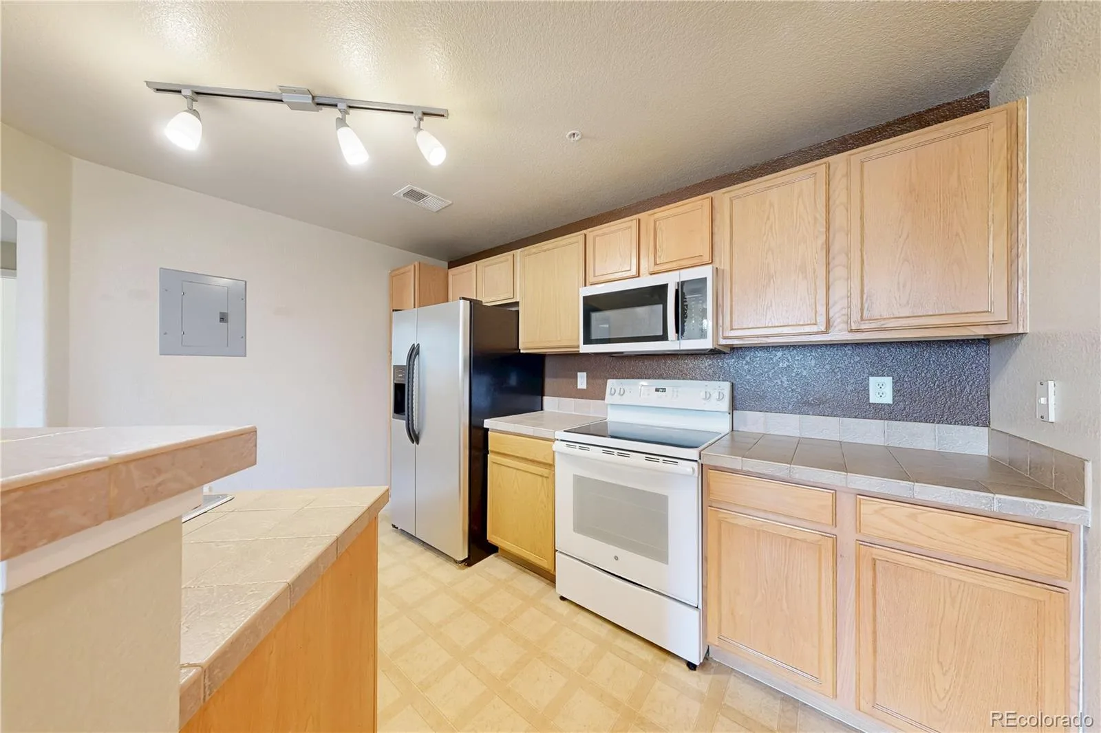 5703 N Gibralter Way #205 Aurora CO 80019 | MLS #REC9414694 08192026214755 1600 11