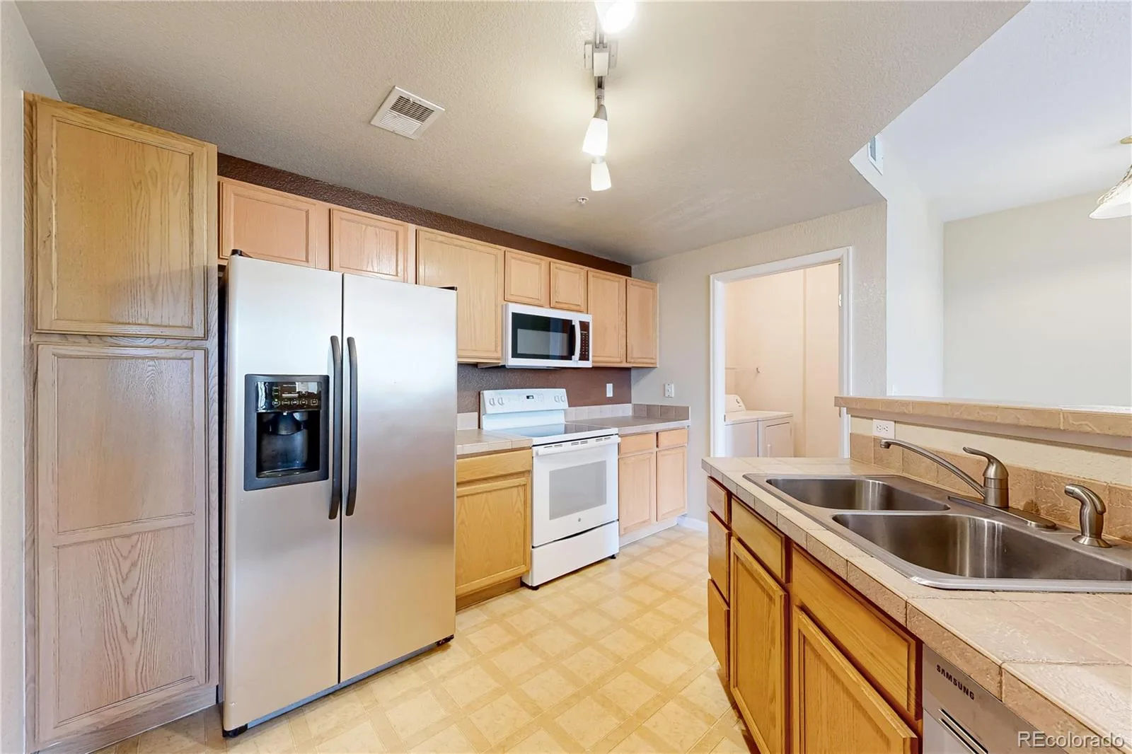 5703 N Gibralter Way #205 Aurora CO 80019 | MLS #REC9414694 08192026214755 1600 15