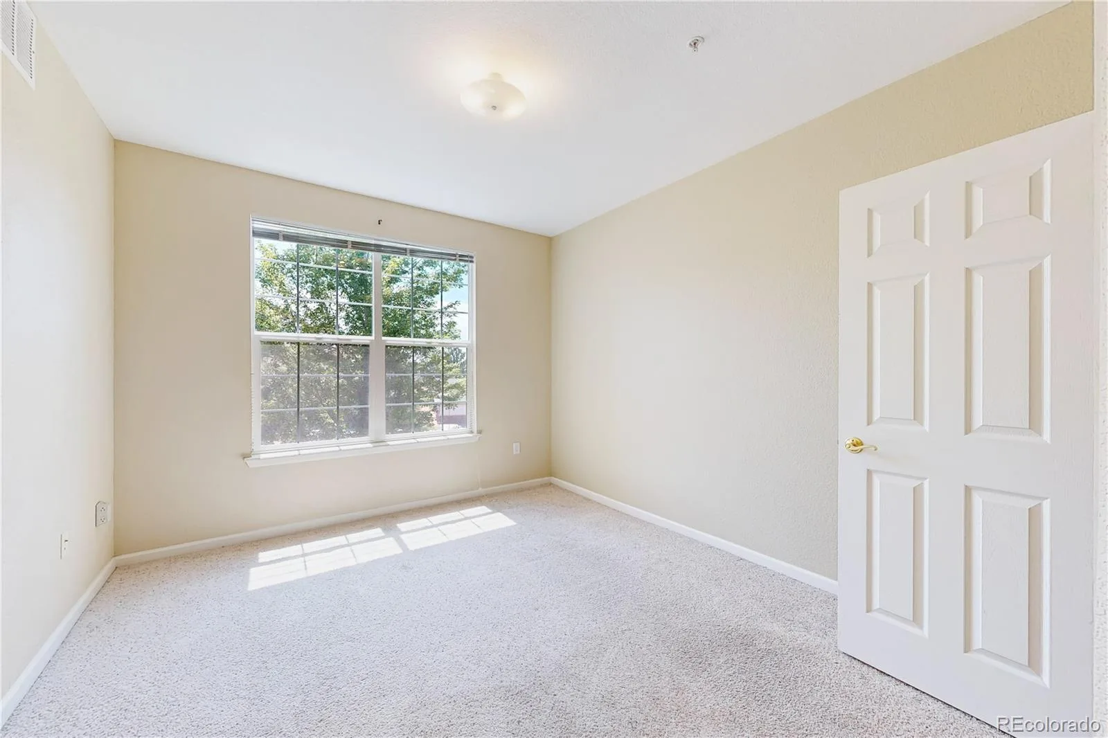 5703 N Gibralter Way #205 Aurora CO 80019 | MLS #REC9414694 08192026214755 1600 18