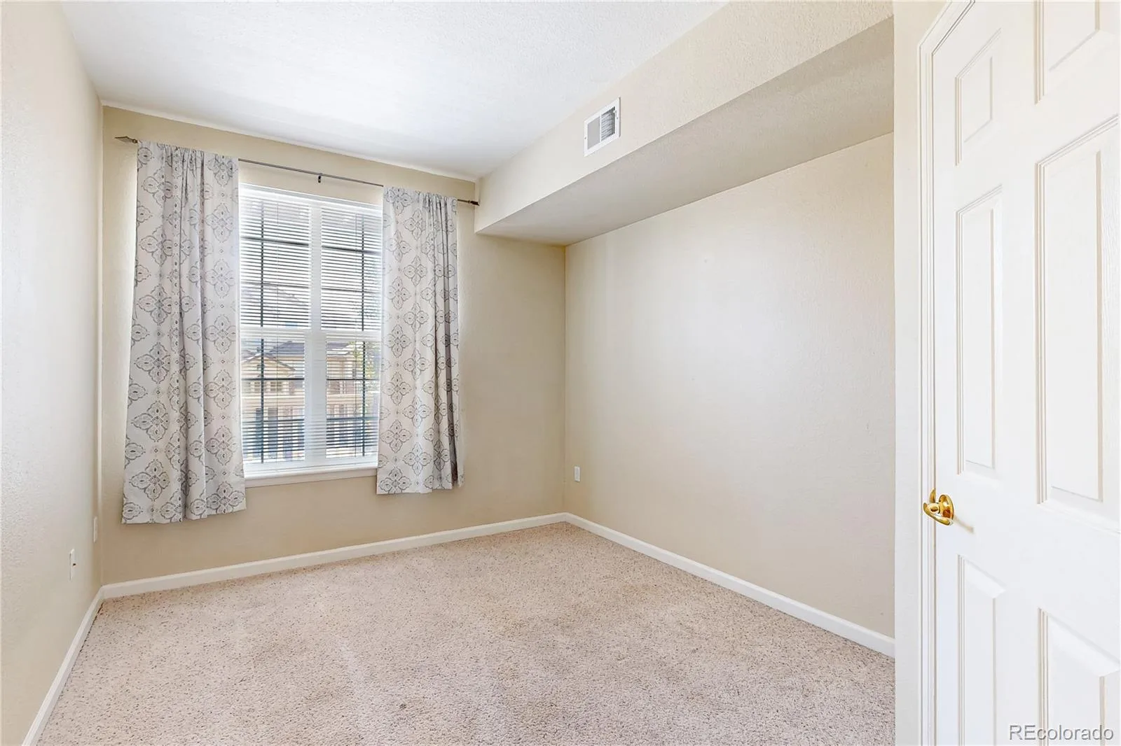 5703 N Gibralter Way #205 Aurora CO 80019 | MLS #REC9414694 08192026214755 1600 23