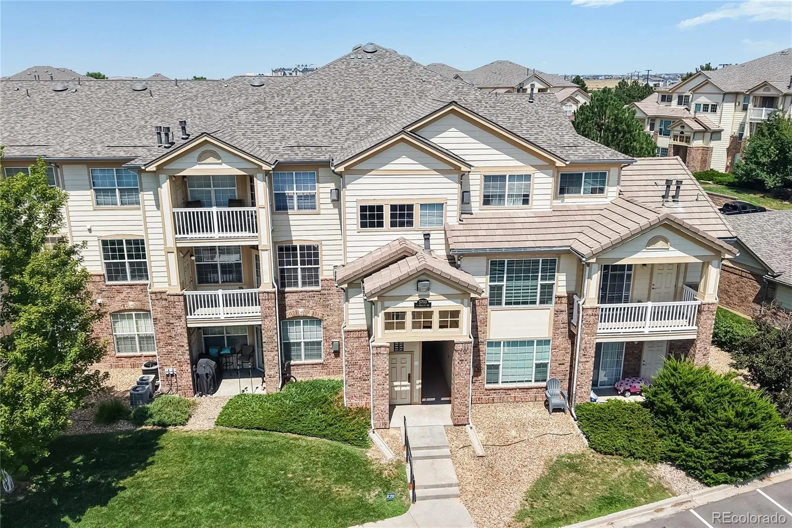 5703 N Gibralter Way #205 Aurora CO 80019 | MLS #REC9414694 08192026214755 1600 36