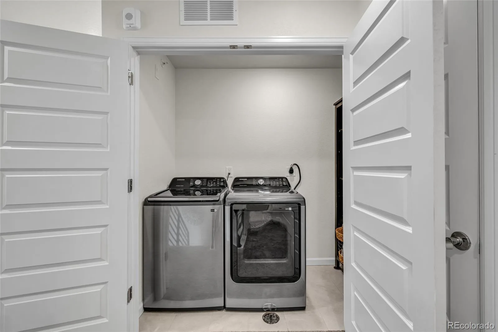 5745 S Buchanan Court #B Aurora CO 80016 | MLS #REC9415026 07162026022439 1600 22