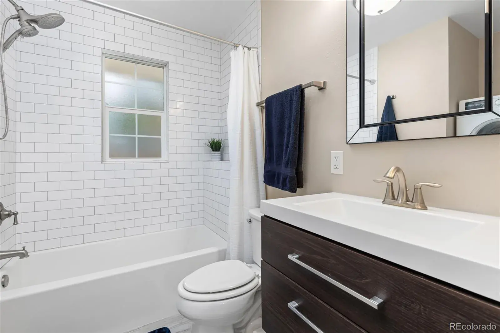 11112025194930 1600 15