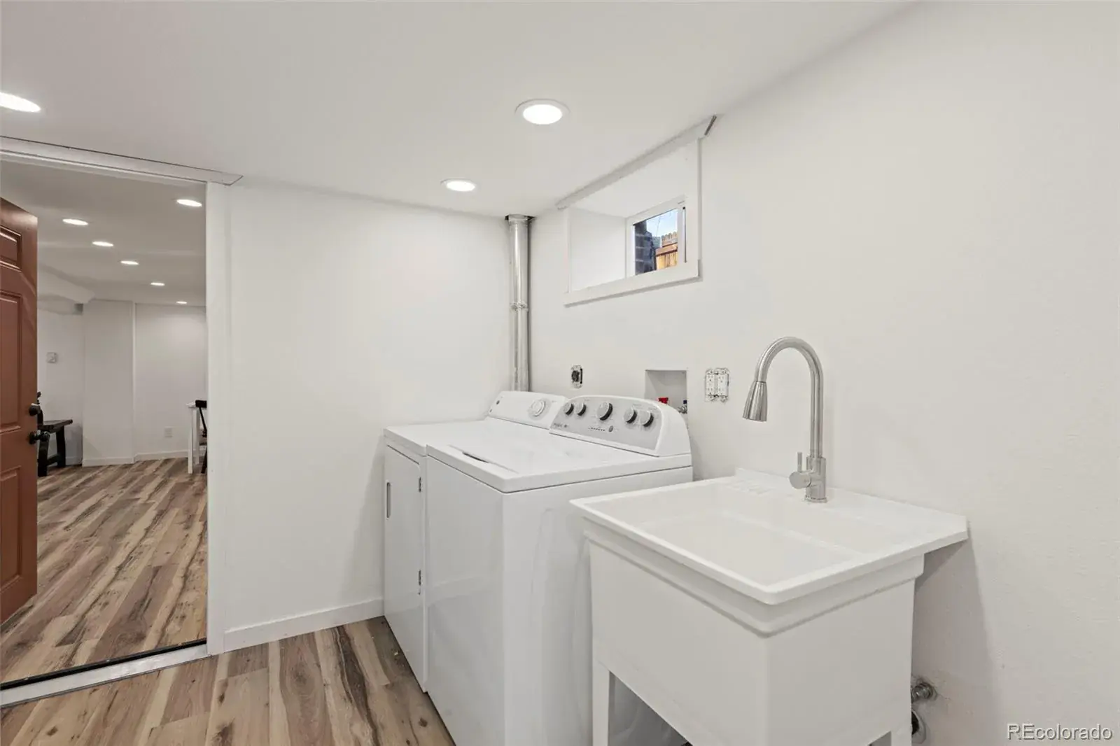 11112025194930 1600 30